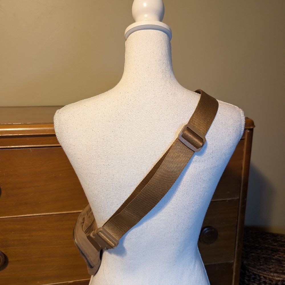 Tan Everywhere Belt Bag Casual Travel Purse Fanny Pack - Picture 6 of 13